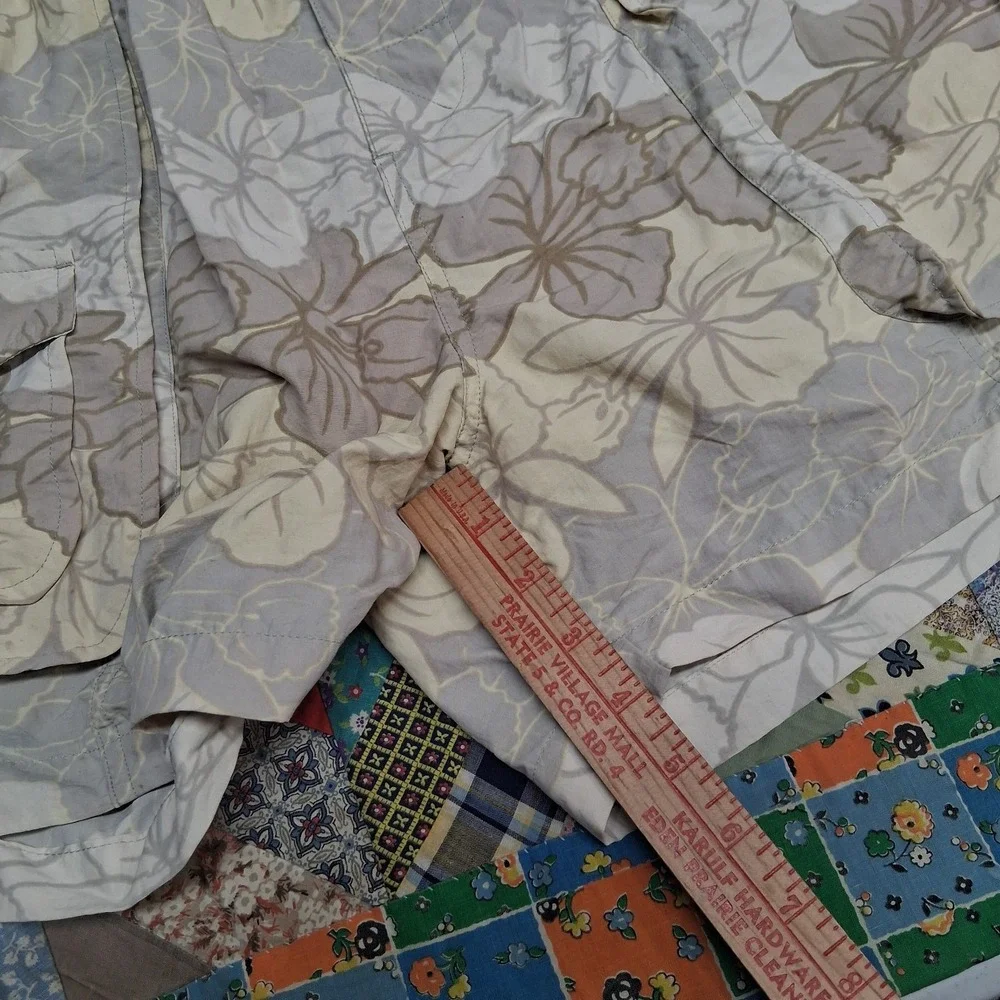 Tommy Bahama Mesh Lined Nylon Floral Print Swim‎ Trunks Size Large Beige